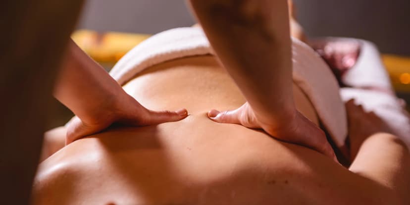 Uvolněte tělo i mysl: masáž relaxační či zad a šíje i wellness rituál